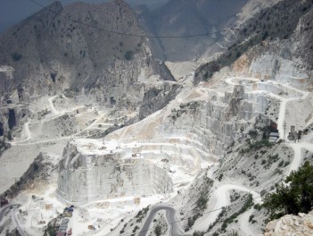 carrara-marble-fron-art-history-to-toothpaste-the-environmental-disaster[1]