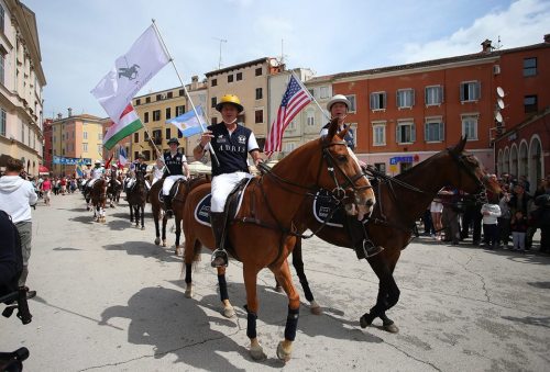 13241378_1596220397374416_1403387290126383886_n[1]