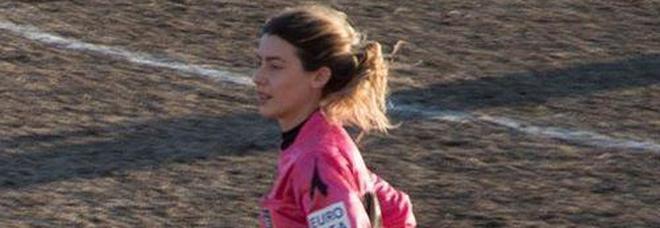 Un anno di stop al 14enne che si è calato i pantaloncini in faccia all’arbitro donna