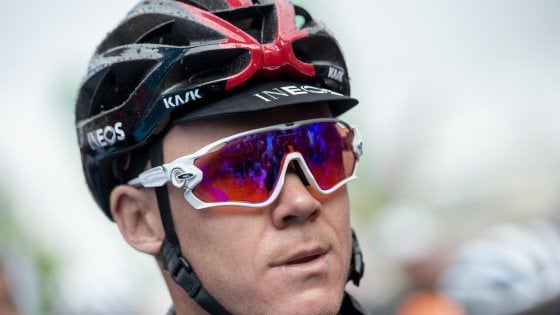 Ciclismo, Froome operato dopo la caduta: è in terapia&nbsp;intensiva