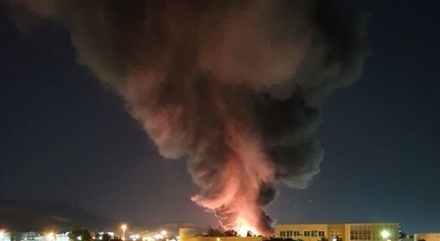 Rogo deposito pneumatici Battipaglia, Sos nube&nbsp;tossica