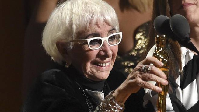 Oscar alla carriera a Lina Wertmüller: “Premio maschilista, perché non lo chiamiamo&nbsp;Anna?”