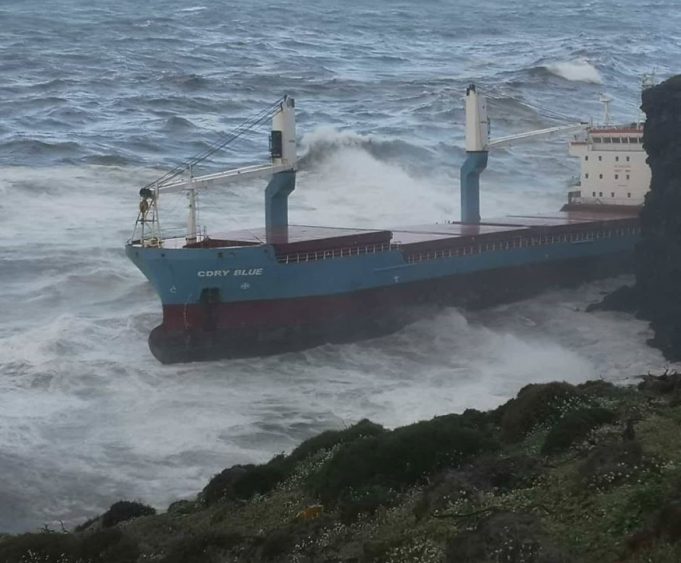 SARDEGNA, il Mercantile Incagliato ……. E’ Catastrofe&nbsp;Ambientale