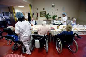 Coronavirus Milano, L’Ats taglia i tamponi alle case di riposo: «Dovete procurarveli da&nbsp;soli»