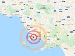 Terremoto Napoli: sciame sismico in area flegrea, gente in strada per&nbsp;paura