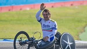 Alex Zanardi dimesso e trasferito in centro riabilitazione, l’ospedale di Siena: “Per lui inizia un nuovo&nbsp;percors