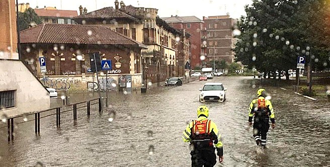 Maltempo, esonda il Seveso: bomba d’acqua su Milano, allagamenti in diverse zone della&nbsp;città