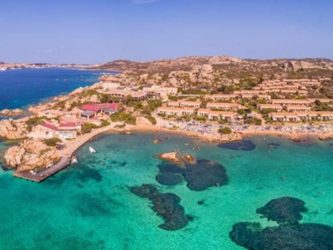 La Maddalena, liberi tutti i turisti bloccati nel resort: «La gente stava perdendo la&nbsp;testa»