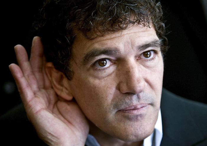 Banderas sui social: ‘Sono positivo al coronavirus’. Oggi compie 60&nbsp;anni