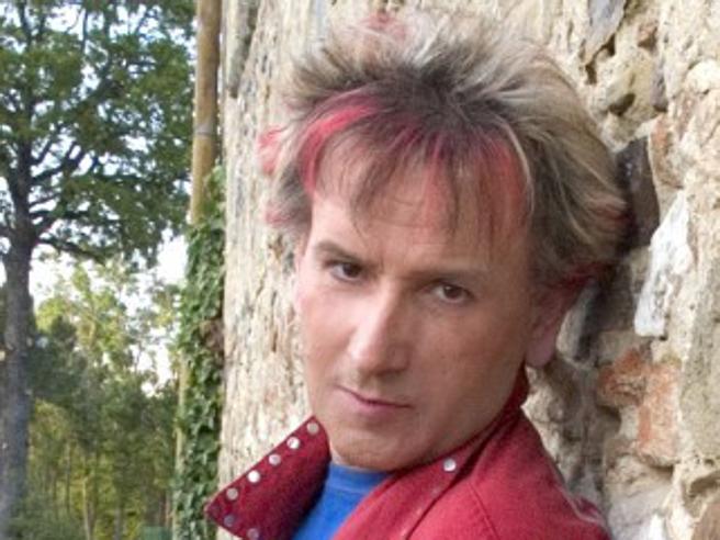 Morto «Solange», il sensitivo e personaggio televisivo Paolo Bucinelli aveva 68&nbsp;anni