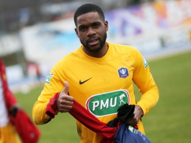 Calciatore dimenticato all’autogrill: il francese Njoh-Eboa (League 2), recuperato, arriva in ritardo di due ore e finisce in&nbsp;panchina