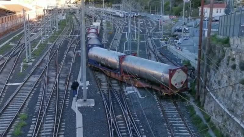 Deraglia vagone-cisterna. Tragedia sfiorata a Ventimiglia. «Forse errore&nbsp;umano»