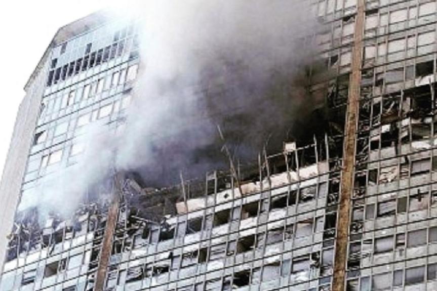 Aereo contro Pirellone: Fontana ricorda ‘vittime innocenti’