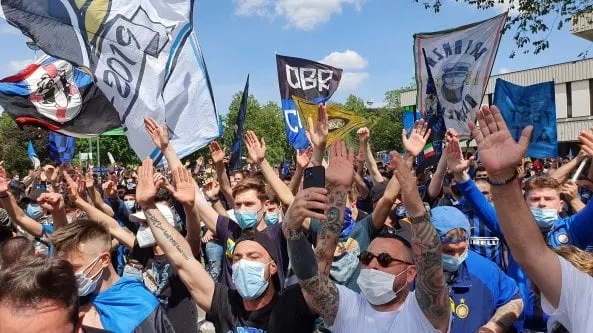 Ddl Zan, Milano: in ottomila alla manifestazione promossa dai Sentinelli: “Approvate la&nbsp;legge”