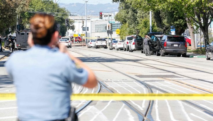 California, dipendente spara nel deposito dei tram: almeno nove&nbsp;morti