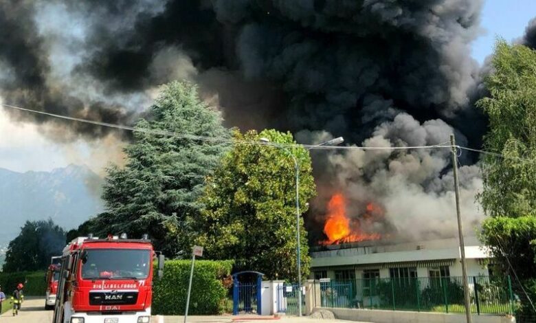 incendio-fabbrica-via-santa-brigida-roletto-210611-2-2-780x470