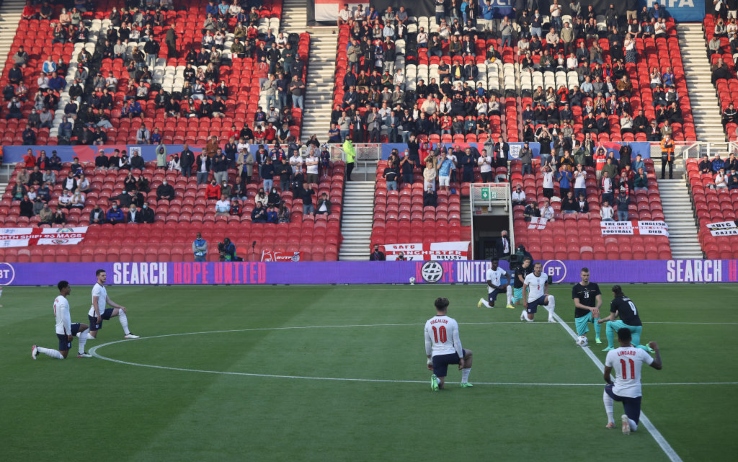 Inghilterra-Austria, ululati dei tifosi rivolti ai giocatori&nbsp;inginocchiati