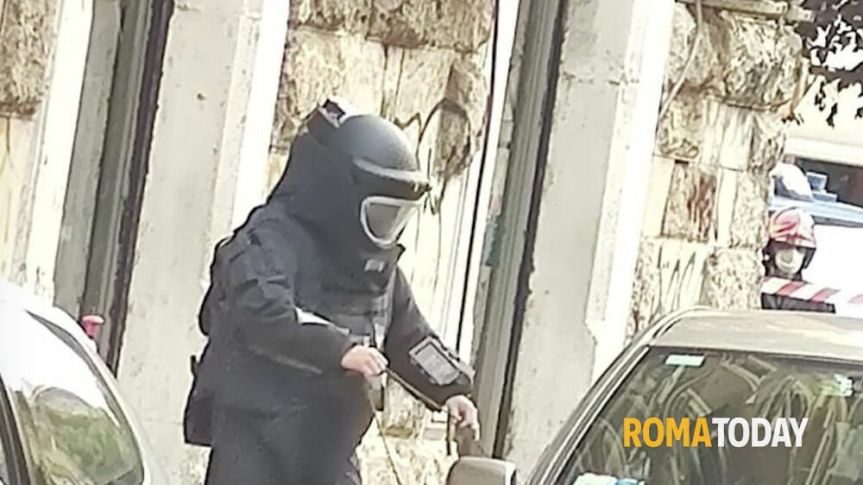 Allarme bomba a Prati, ordigno pronto ad esplodere nell’auto di un delegato&nbsp;comunale