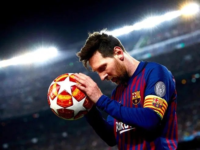 Barcellona, Laporta con le spalle al muro: per tenere Messi occorre&nbsp;svendere
